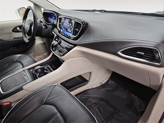 2022 Chrysler Pacifica Hybrid Limited in Grand Haven, MI - Preferred Auto Advantage